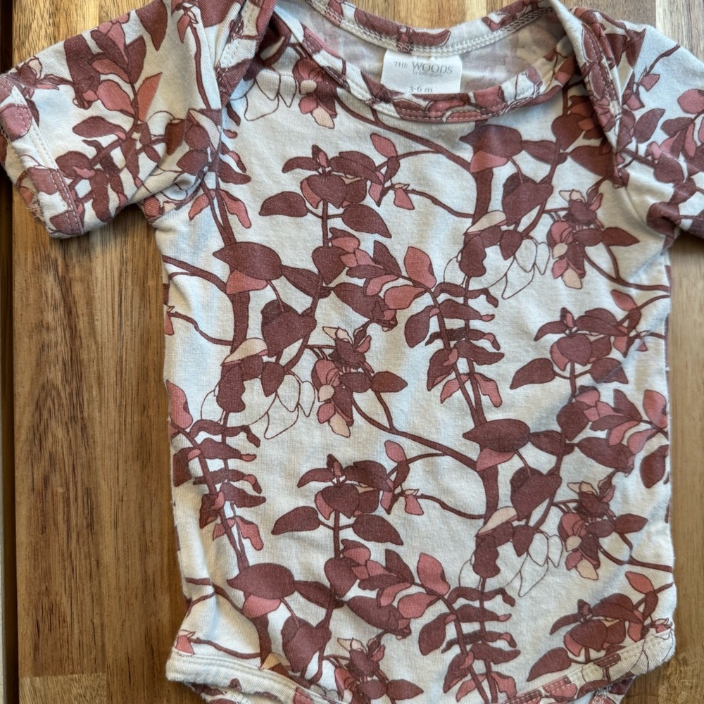 Kate Quinn The Woods Beechwood Modal Bodysuit 3-6M Mauve Leaf Print Short Sleeve